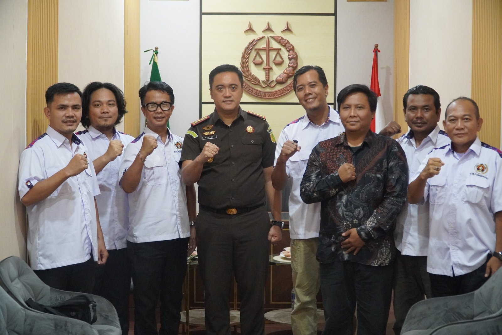 Persatuan Wartawan Indonesia (PWI) Kabupaten Tangerang memperkuat komunikasi kelembagaan dengan Kejaksaan Negeri (Kejari) Kabupaten Tangerang melalui kegiatan audiensi dan silaturahmi bersama Kepala Kejari, Wahyudi Eko Husodo.